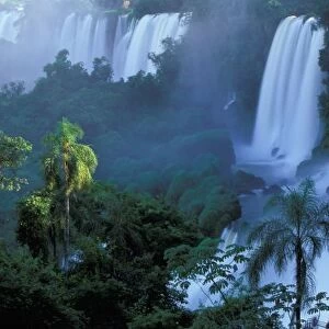SA, Brazil, Parana State; Iguacu NP, Iguacu Falls