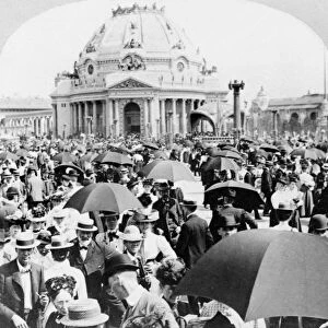 Crowds outside the Temple of Music during the Pan-American Exposition in Buffalo, New York, where President William McKinley was fatally shot on 6 September 1901. Stereograph