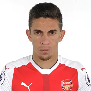 Arsenal First Team 2016-17: Gabriel's Photocall Shoot