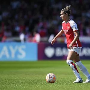 Arsenal Women's Dominance: Steph Catley in Action vs. Aston Villa (FA Women's Super League)