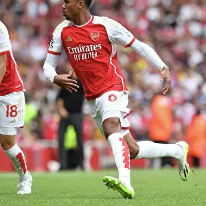 Gabriel Magalhães in Action: Arsenal vs. Nottingham Forest (2023-24 Premier League)