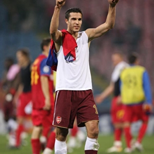 Robin van Perise (Arsenal) give the thumbs up to the fans after the match