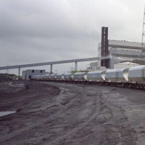 EWS Class 66 177 hauling a Merry-Go- Round train at Eggborough Power Station, 2000