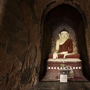 Buddha statue in the chapel of Bagan pagoda