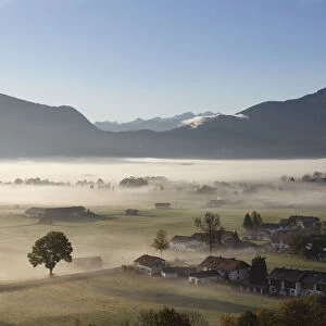 Morning fog over Loisach Moor or Loisach-Kochelsee-Moor, Kleinweil, right, Grossweil community, Mt Kesselberg at back, Blaues Land region, Upper Bavaria, Bavaria, Germany, Europe