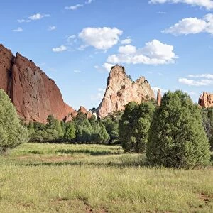 South Gate Rock, left, and Cathedral Rock, Garden of the Gods, red sandstone rocks, Colorado Springs, Colorado, USA