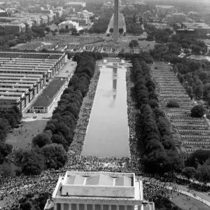 Vue aérienne montre les participants de la marche sur Washington se dirigeant vers le Lincoln Memorial.