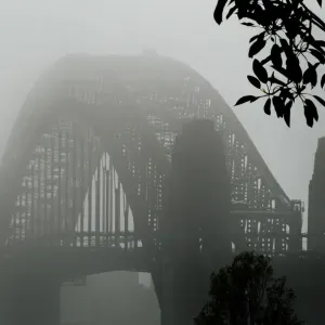 Australia-Fog-Harbour-Bridge