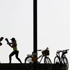 BRITAIN-LIFESTYLE-BOURNEMOUTH-WORKOUT