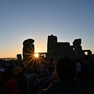Britain-Solstice-Archaeology-Stonehenge-Sun