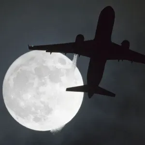 Britain-Supermoon Britain-Supermoon
