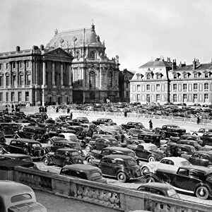 Cars of deputies and senators, reunited in Congress at Versailles Castle
