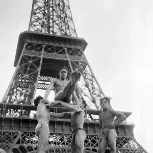 Eiffel Tower gymnastics 1945