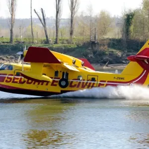 Foret-Securite-Incendie-Canadair Foret-Securite-Incendie-Canadair