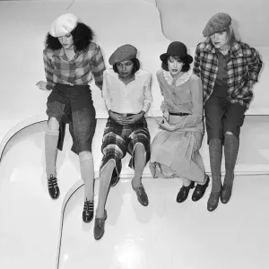 Cacharel Autumn-Winter 1976-77 Print Cacharel Autumn-Winter 1976-77 Print