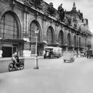 France-Train-Railroad-Station-Feature-Orsay