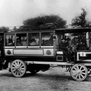 Autobus a vapore francese del 1895. Autobus a vapore francese del 1895.
