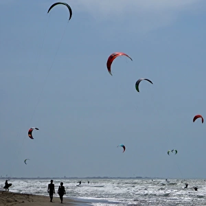 Italy-Surfing-Leisure-Kitesurf