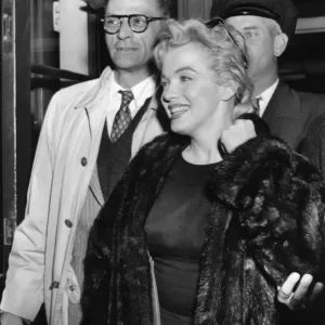 Marilyn Monroe and Arthur Miller arriving at New York Marilyn Monroe and Arthur Miller arriving at New York