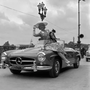 Print of a woman posing next to the Mercedes-Benz 190 SL at Enghien in 1955 Print of a woman posing next to the Mercedes-Benz 190 SL at Enghien in 1955