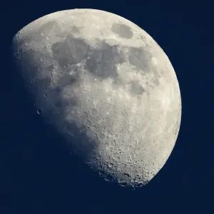La Lune se resserre et s'assombrit en raison de l'activité sismique : étude. La Lune se resserre et s'assombrit en raison de l'activité sismique : étude.