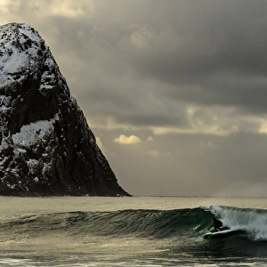 Norway-Surfing-Arctic-Extreme