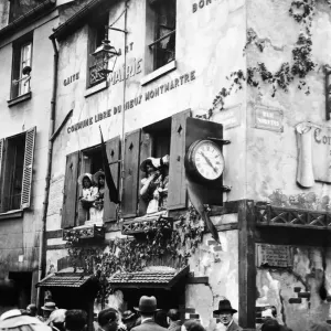 Paris-Feature-Celebration-Wine-Grapevine