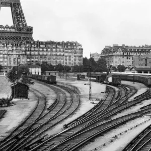 Gare de chemin de fer-Champ De Mars