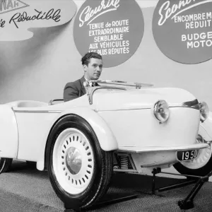 Print of a 1CV Reyonnah on display at the Paris Car Show in October 1950 Print of a 1CV Reyonnah on display at the Paris Car Show in October 1950