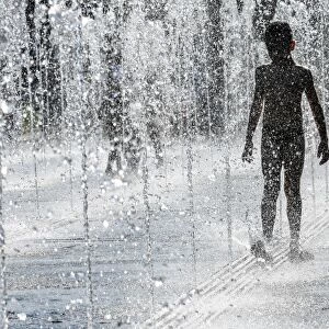 Russia-Water-Child-Fountain-Daily Life-Weather