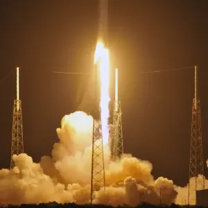 SpaceX propels cargo to space station, lands rocket