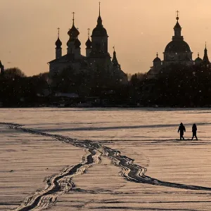 TOPSHOT-RUSSIA-TOURISM-RELIGION