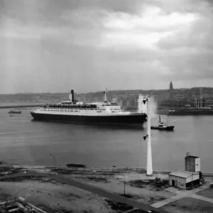 United Kingdom-Liner Queen Elizabeth 2 United Kingdom-Liner Queen Elizabeth 2