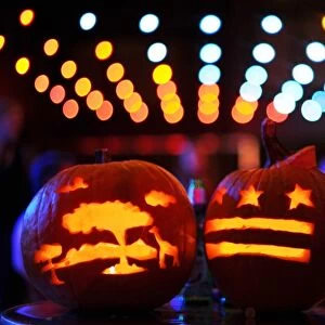 Us-Halloween-Pumpkin Carving