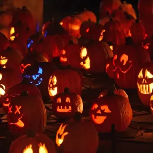 Us-Halloween-Pumpkins-Sculptures Us-Halloween-Pumpkins-Sculptures