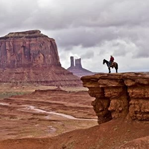Us-Tourism-Monument Valley-Horse