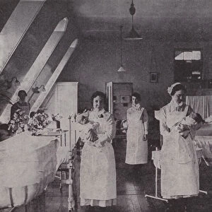 A modern maternity ward (b / w photo)