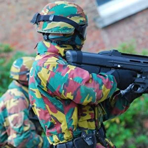 A Belgian paratrooper handling the FN F2000 assault rifle