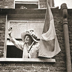 Christabel Pankhurst waving to the hunger strikers from a house overlooking Holloway Prison, 1909