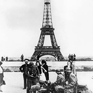 German soldiers in front of the Eiffel Tower, Paris, 1940