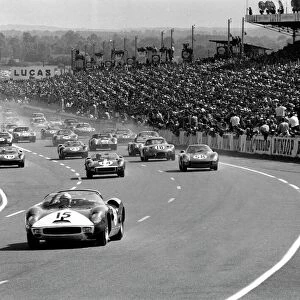 1964 Le Mans 24 hours: Pedro Rodriguez / Skip Hudson leads at the start