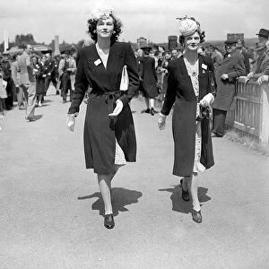 1946 - Clothing Ascot Racing Fashion - Ladies Day - women show of their style of