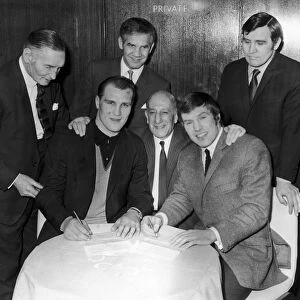 Billy Walker and Jack Bodell, signing contracts at The London Hilton