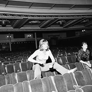 Dancer, choreographer and actress Gillian Lynne during rehearsals a Drury Lane for "