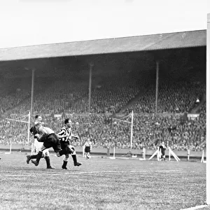 F. A Cup Final 1932. Arsenal 2 v. Newcastle 1. Moss of Arsenal rushes out to save