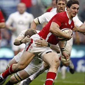 George North Holds Off Dan Cole