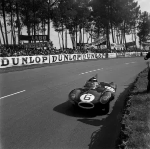 <b class=qtipBold><figcaption>24 Hours-Le Mans-1955-Hawthorn</figcaption></b><br>British driver Mike Hawthorn steers his Jaguar D-Type on Le Mans racetrack, during the 23th edition of the 24 hours of Le Mans race, on June 11, 1955. The 23th edition of the endurance race was marked by the terrible crash that killed 82 persons, in which French pilot Pierre Levegh, and injured 77 others. In terms of human toll, it is the most catastrophic accident in motorsports history. Mike Hawthorn and his teammate Ivro Bueb won the race. / AFP PHOTO<br><em>© Copyright Agence France-Presse (AFP) - All Rights Reserved</em> 24 Hours-Le Mans-1955-Hawthorn