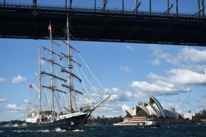 Australia-Britain-Ship-Tenacious