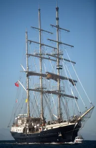 Australia-Britain-Ship-Tenacious