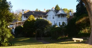 <b class=qtipBold><figcaption>Australia-Economy-Housing-Fairfax</figcaption></b><br>A general view shows a seven-bedroom mansion overlooking Sydney Harbour which could become Australia's priciest home. The historic mansion overlooking Sydney Harbour, owned by the Fairfax family, could become Australia's most expensive home, with reports on September 18 saying it could top 93.4 million USD. AFP PHOTO/William WEST / AFP PHOTO / WILLIAM WEST<br><em>© Copyright Agence France-Presse (AFP) - All Rights Reserved</em> Australia-Economy-Housing-Fairfax